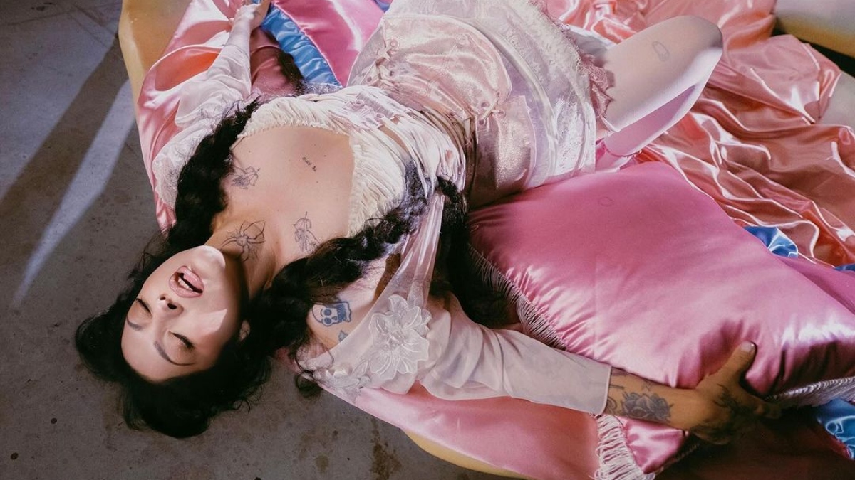 Mon Laferte regresa con explícito video “Pornocracia” | Música | LOS40 Chile